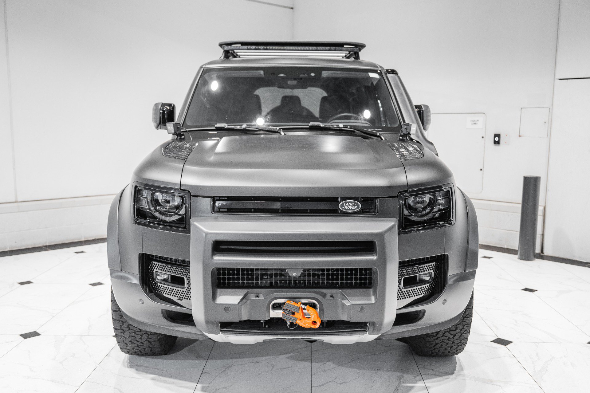 Used 2023 Land Rover Defender 130 SE AWD/4WD image 4