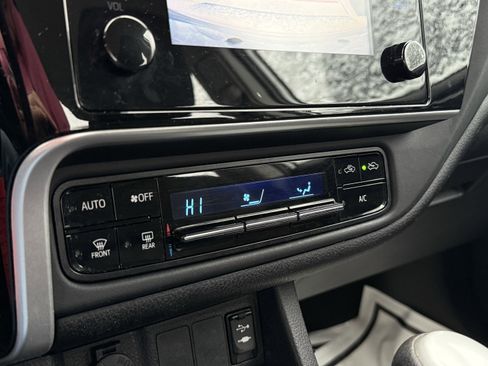 Used 2017 Toyota Corolla L image 18