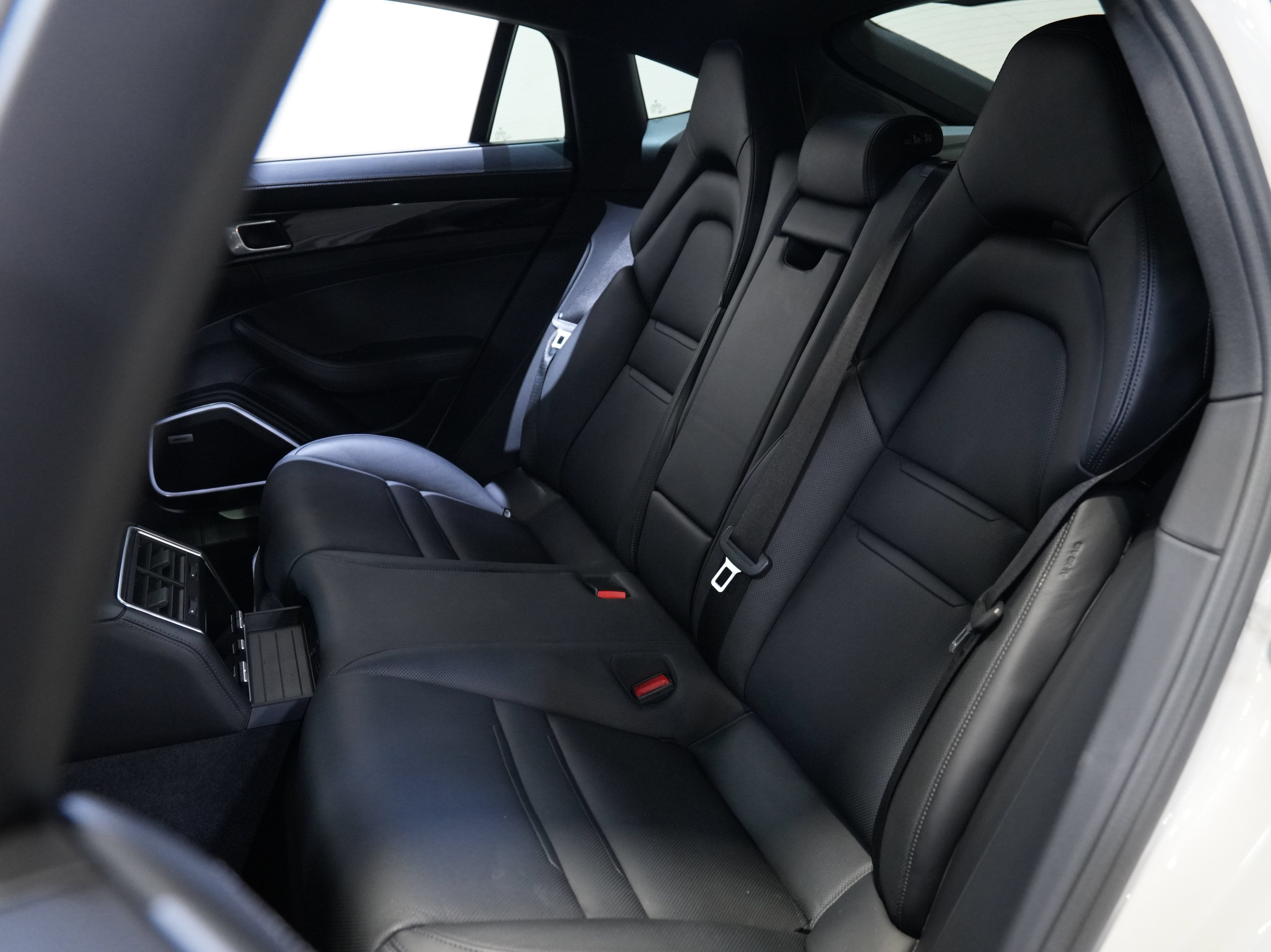 Used 2022 Porsche Panamera 4S w/ Premium Package AWD/4WD image 37