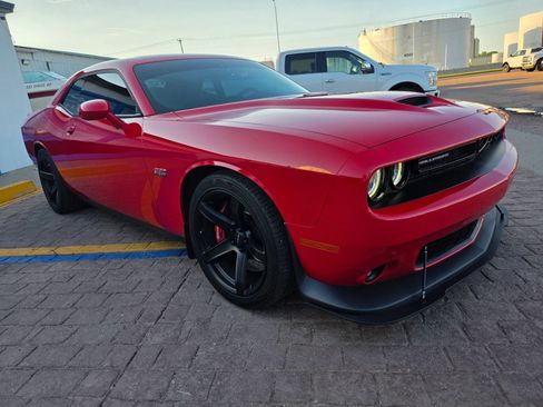 Used 2018 Dodge Challenger SRT w/ Technology Group RWD image 3