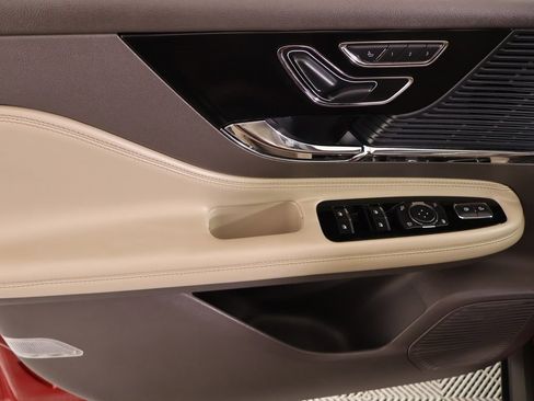 Used 2021 Lincoln Corsair Standard w/ Premium Package image 17