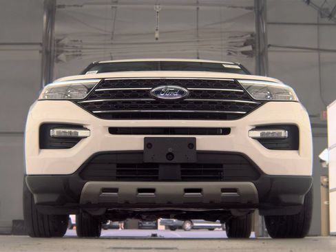 Used 2023 Ford Explorer XLT w/ Equipment Group 202A AWD/4WD image 3