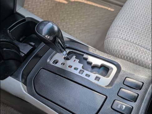 Used 2006 Toyota 4Runner SR5 AWD/4WD image 18