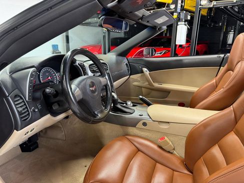 Used 2006 Chevrolet Corvette Convertible w/ Preferred Equipment Group RWD image 35