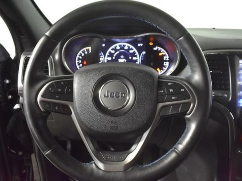Used 2018 Jeep Grand Cherokee Laredo AWD/4WD image 14
