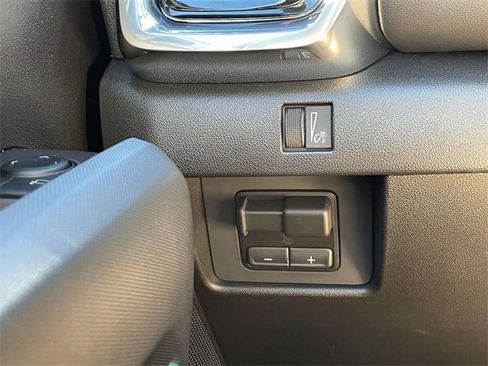 New 2026 GMC Canyon Elevation w/ Convenience Package image 16