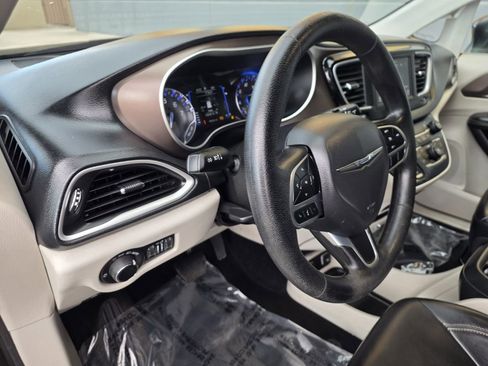 Used 2021 Chrysler Voyager Lxi image 11