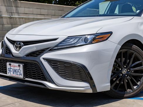 Used 2023 Toyota Camry XSE FWD image 7
