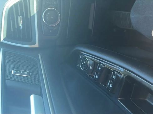 Used 2020 Ford Edge SEL FWD image 18