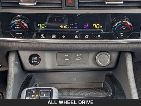 Used 2024 Nissan Rogue SV image 14