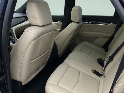 Used 2017 Cadillac XT5 Luxury w/ Driver Awareness Package FWD image 10