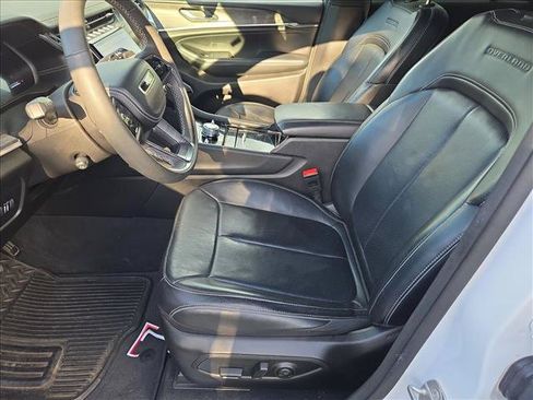 Used 2023 Jeep Grand Cherokee Overland AWD/4WD image 13