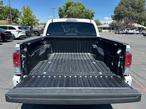 Used 2021 Toyota Tacoma TRD Off-Road w/ Technology Package AWD/4WD image 25
