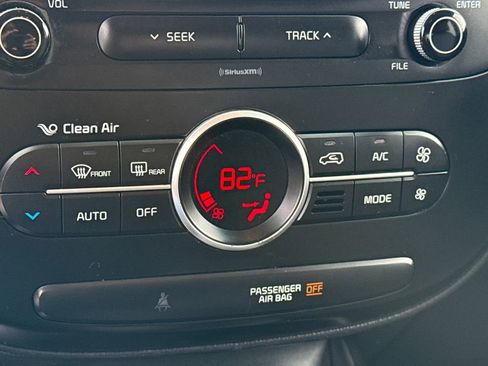 Used 2017 Kia Soul + image 24