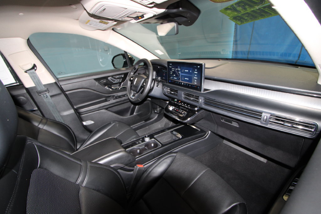 Used 2024 Lincoln Corsair AWD w/ Equipment Group 101A image 20