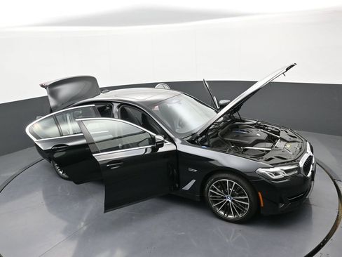 Used 2023 BMW 530e xDrive w/ Executive Package image 38
