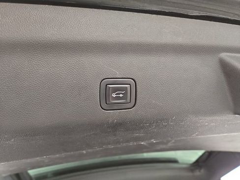 Used 2021 Chevrolet Tahoe Premier w/ Premium Package image 34