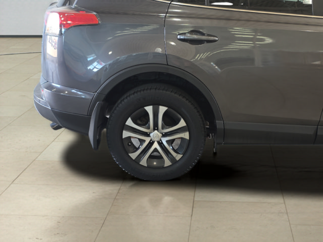 Used 2018 Toyota RAV4 LE w/ All Weather Liner Package FWD image 28