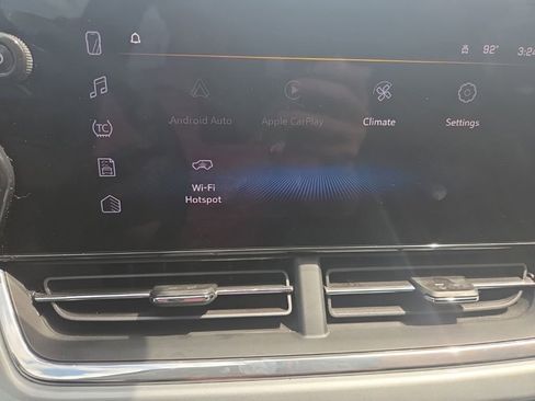 Used 2025 Chevrolet Trax LT FWD image 10