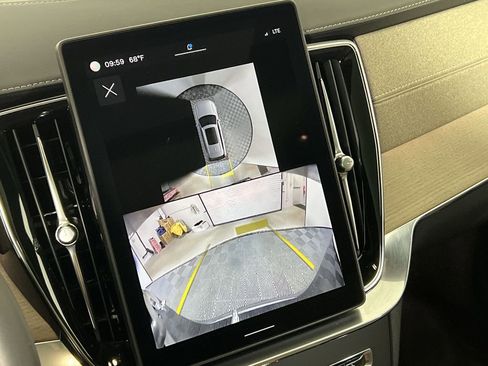 Used 2025 Volvo XC90 B5 Plus image 24