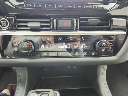 Used 2024 Nissan Pathfinder Platinum w/ Cargo Package image 31