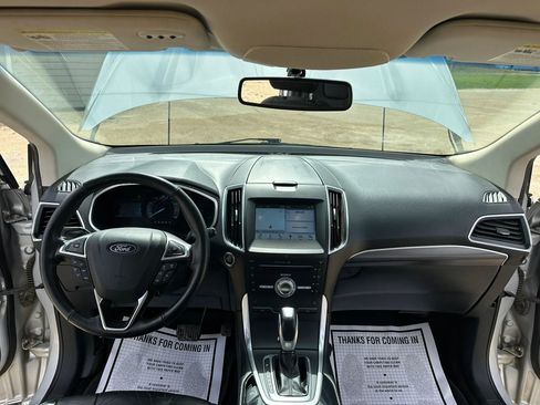 Used 2018 Ford Edge Titanium w/ Technology Package FWD image 10