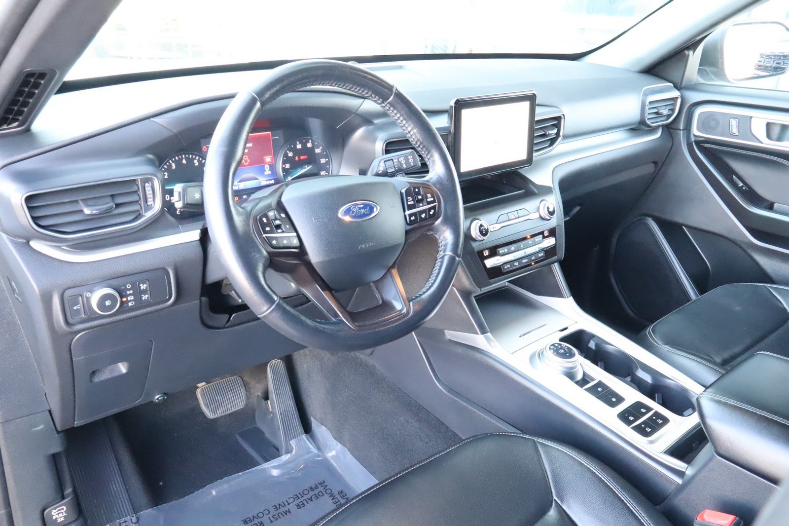 Used 2020 Ford Explorer XLT w/ Equipment Group 202A RWD image 17