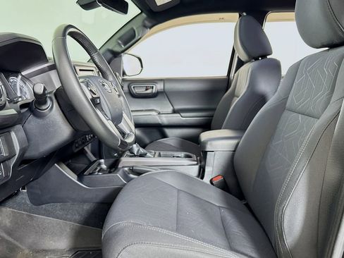Used 2019 Toyota Tacoma SR5 RWD image 11