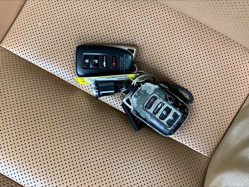 Used 2016 Lexus IS 300 AWD image 14