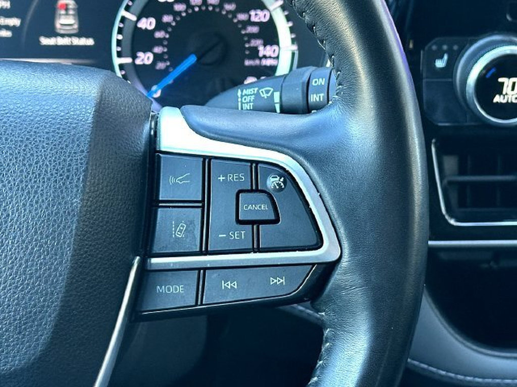 Used 2023 Toyota Highlander XLE FWD image 25