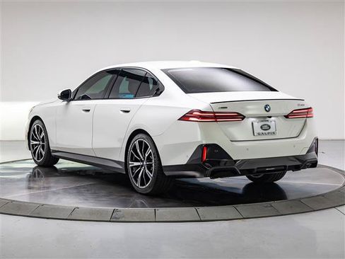 Used 2024 BMW 540i xDrive w/ Premium Package AWD/4WD image 3