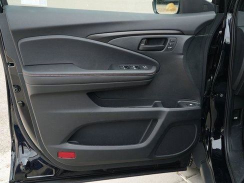 Used 2025 Honda Ridgeline TrailSport image 12