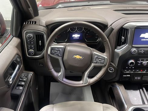 Used 2022 Chevrolet Silverado 1500 LTZ w/ LTZ Premium Package AWD/4WD image 3