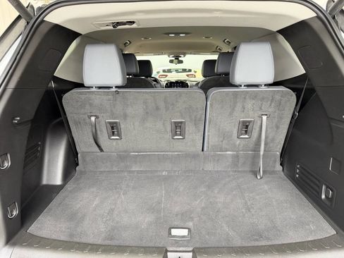 Used 2020 Chevrolet Traverse LT image 27