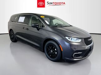 Used 2023 Chrysler Pacifica Touring-L video 1