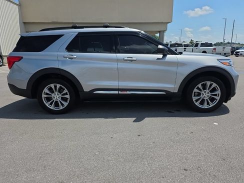 Used 2021 Ford Explorer XLT w/ Equipment Group 202A AWD/4WD image 4