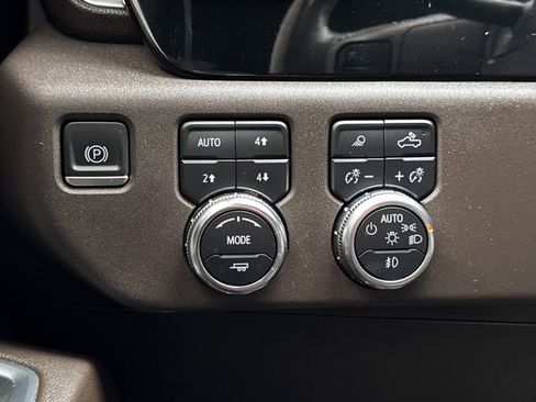 Used 2022 GMC Sierra 1500 SLT w/ X31 Off-Road Package AWD/4WD image 10