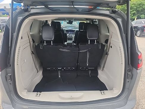 Used 2022 Chrysler Pacifica Touring-L w/ Uconnect Theater Family Group FWD image 43