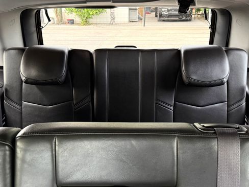 Used 2016 Cadillac Escalade Luxury RWD image 18