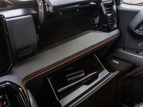 Used 2024 GMC Sierra 1500 AT4 w/ Technology Package image 18