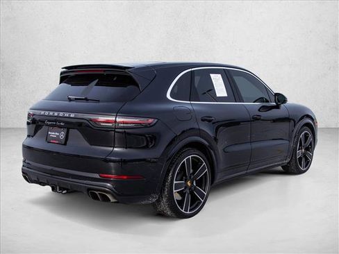 Used 2020 Porsche Cayenne Turbo image 5