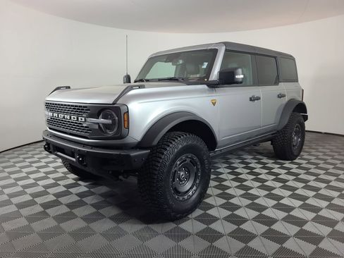 Used 2024 Ford Bronco Badlands image 7