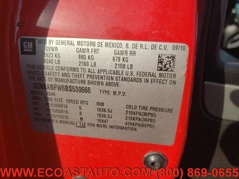 Used 2011 Chevrolet HHR LT image 12