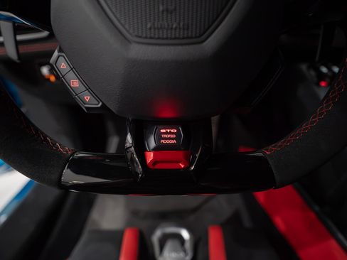 Used 2023 Lamborghini Huracan STO RWD image 15