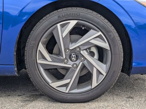 Used 2025 Hyundai Elantra SEL image 11