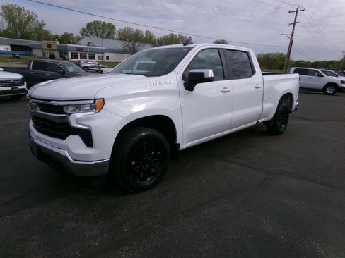 Used 2022 Chevrolet Silverado 1500 LT AWD/4WD image 6