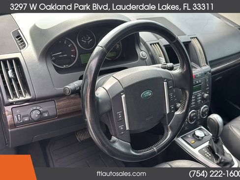 Used 2011 Land Rover LR2 HSE image 26