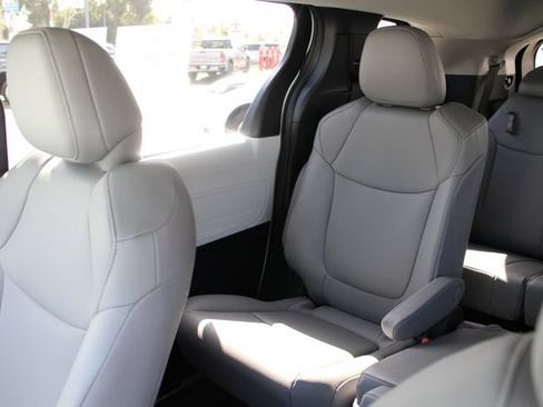 Certified 2026 Toyota Sienna XLE FWD image 73