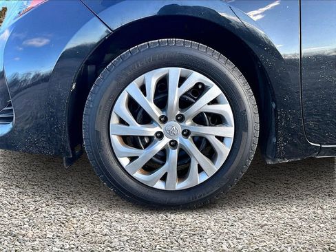 Used 2018 Toyota Corolla LE image 9
