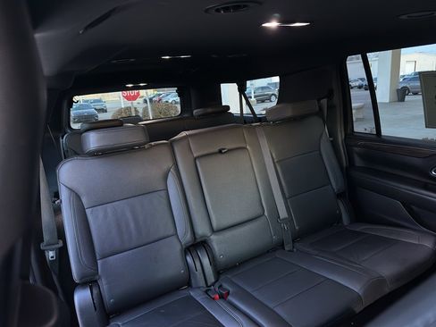 Used 2023 Chevrolet Suburban LT image 34